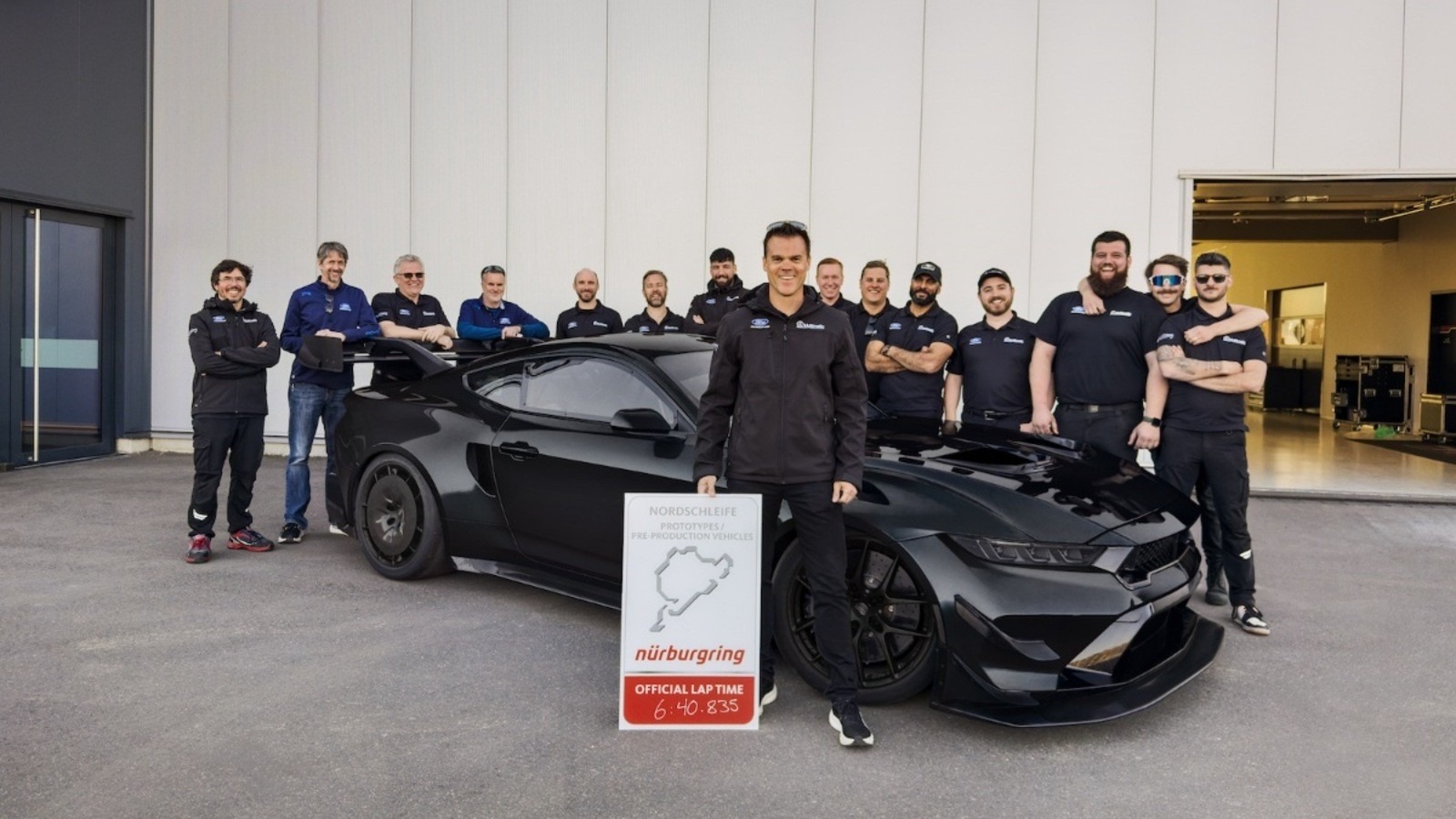 Letarolta a Zöld Poklot a Ford Mustang, felfoghatatlan köridővel sokkolták a riválisokat (videó)