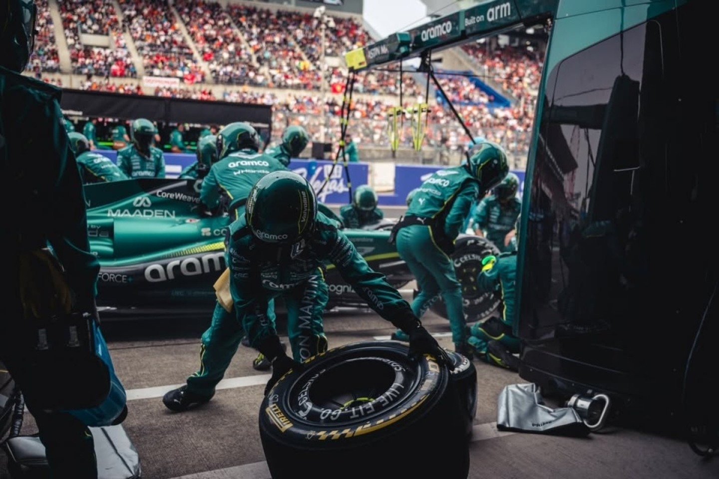 - Lángoló ház vagy béke az Aston Martinnál? Megszólalt a vezetés
