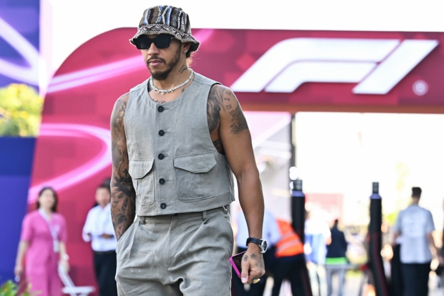 és - Hamilton türelmét teszteli a Ferrari, továbbra is csúszik az állandó versenymérnök érkezése