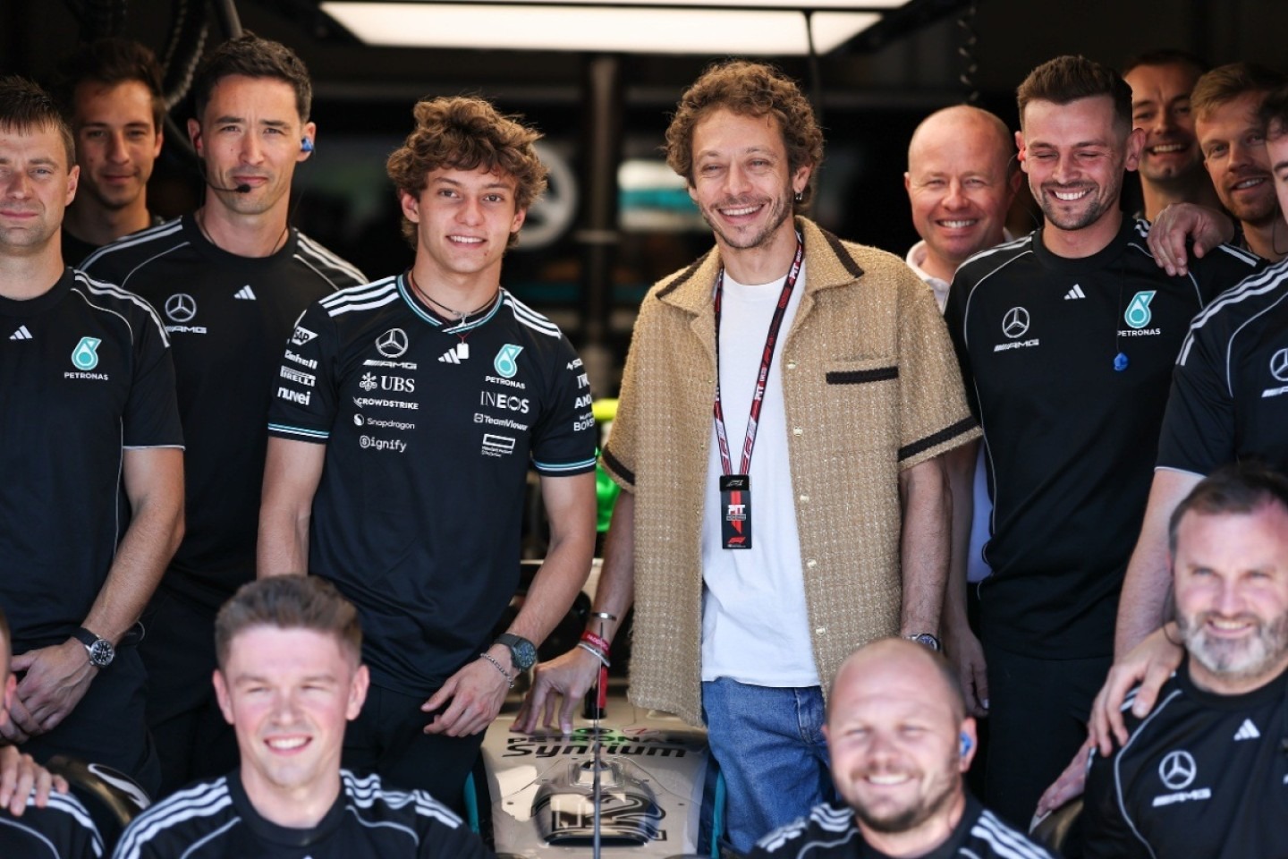  és  - Valentino Rossi legendás birtokán piheni ki a győzelmeket az F1 éllovasa
