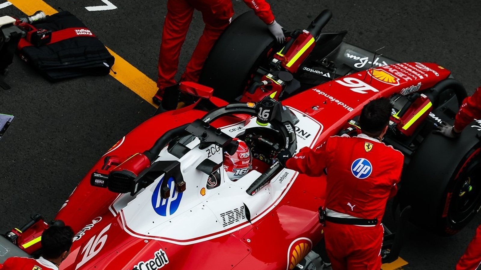  és  - 19 kör és biztató jelek: pályára hajtott Leclerc az átalakított Ferrarival