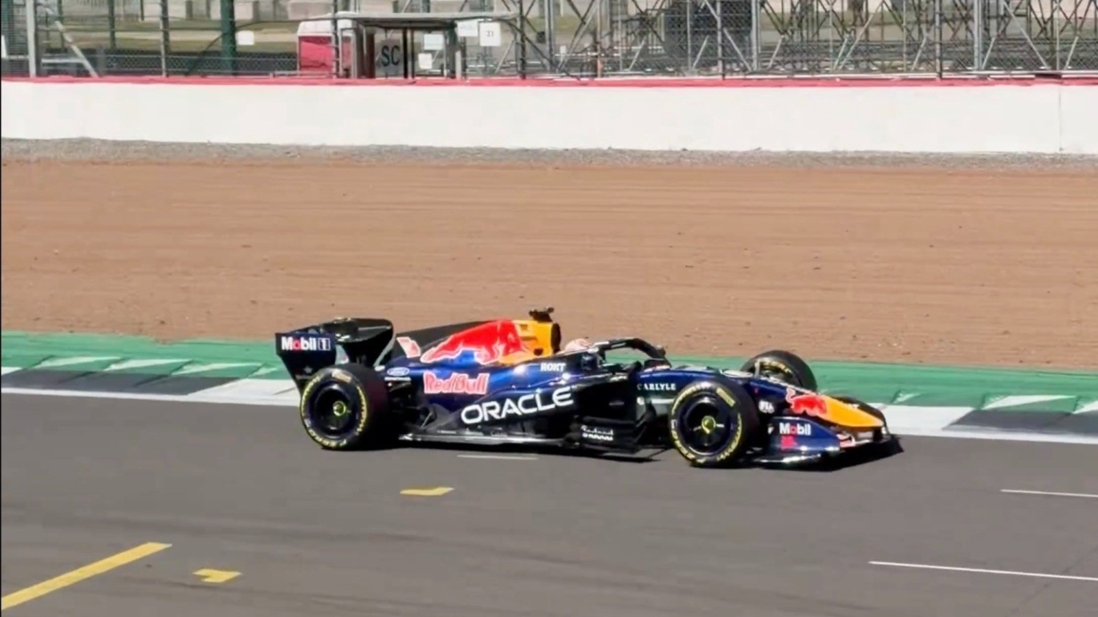  és  - Verstappenék lemásolták a Ferrari legextrémebb trükkjét, videón a két megoldás közti különbség