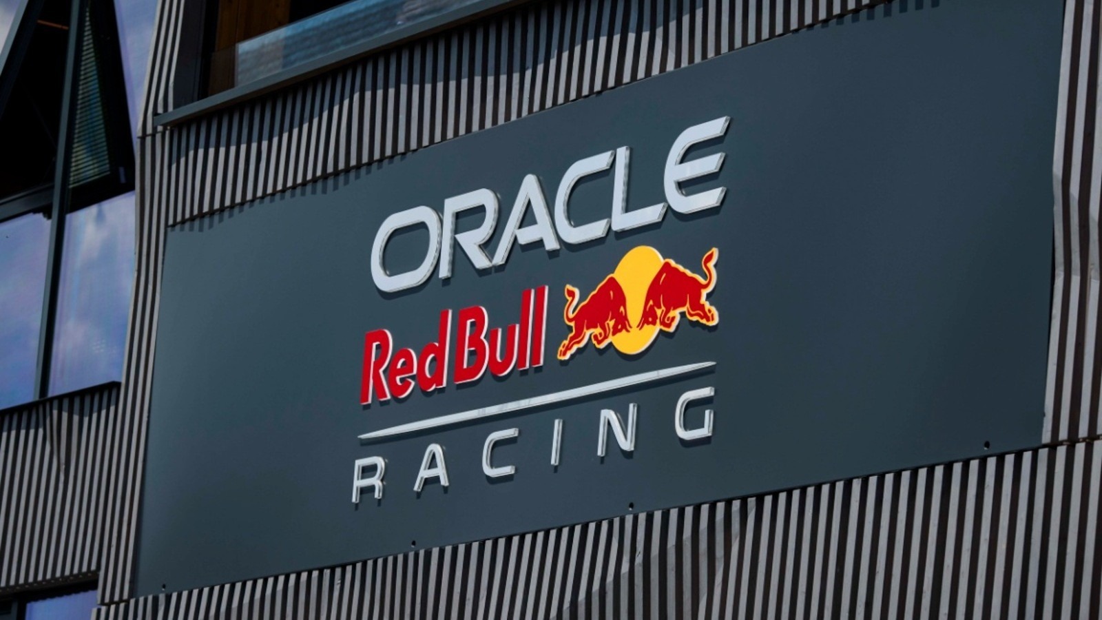  és  - Technikai szabálysértés miatt kizárhatják a Red Bull egyik versenyzőjét a Miami Nagydíj időmérőjéről!