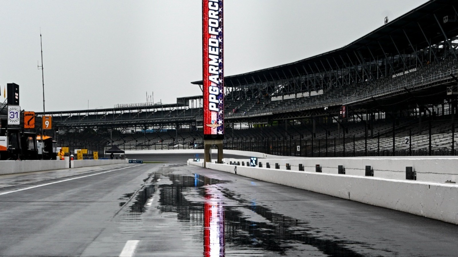 - Elmosta az eső az Indy 500 időmérőjét, vasárnapra sűrített program jön