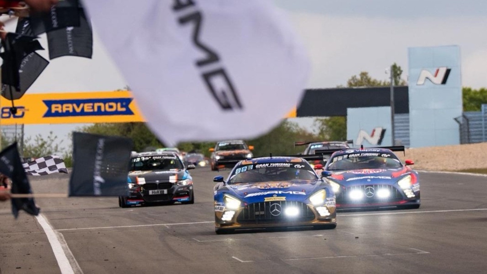  - Nürburgringi 24 órás: Tíz év várakozás után győztesen jött ki a káoszból a Mercedes