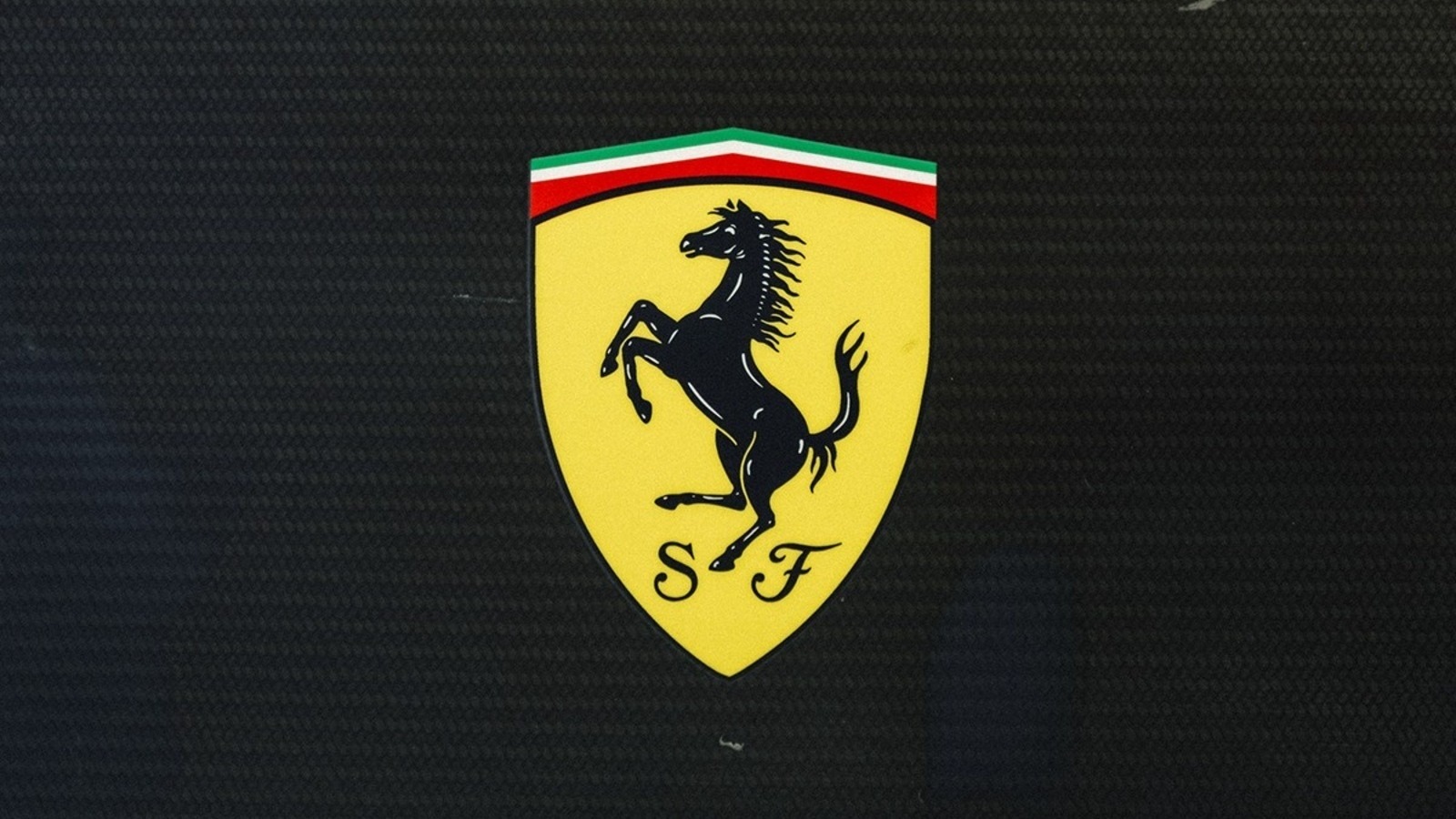  - Hamilton szerint a Ferrari lemaradhat – külön vizsgálatot sürget a riválisok egy alkatrésze miatt