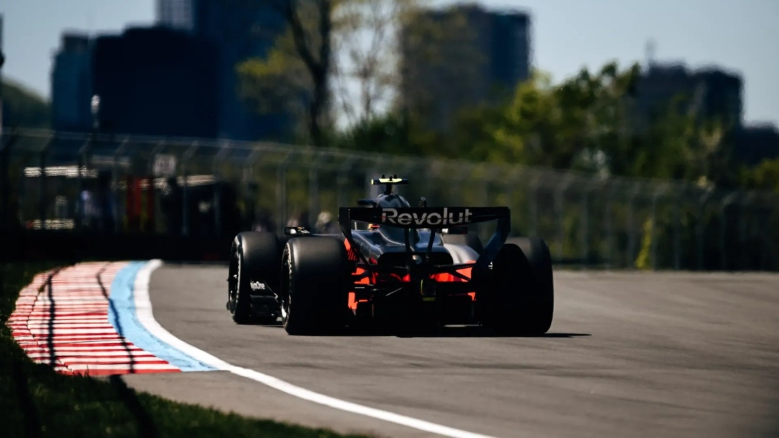 és - Megúszta a büntetést az Audi és a Racing Bulls pilótája a kanadai rajtkavarodás után