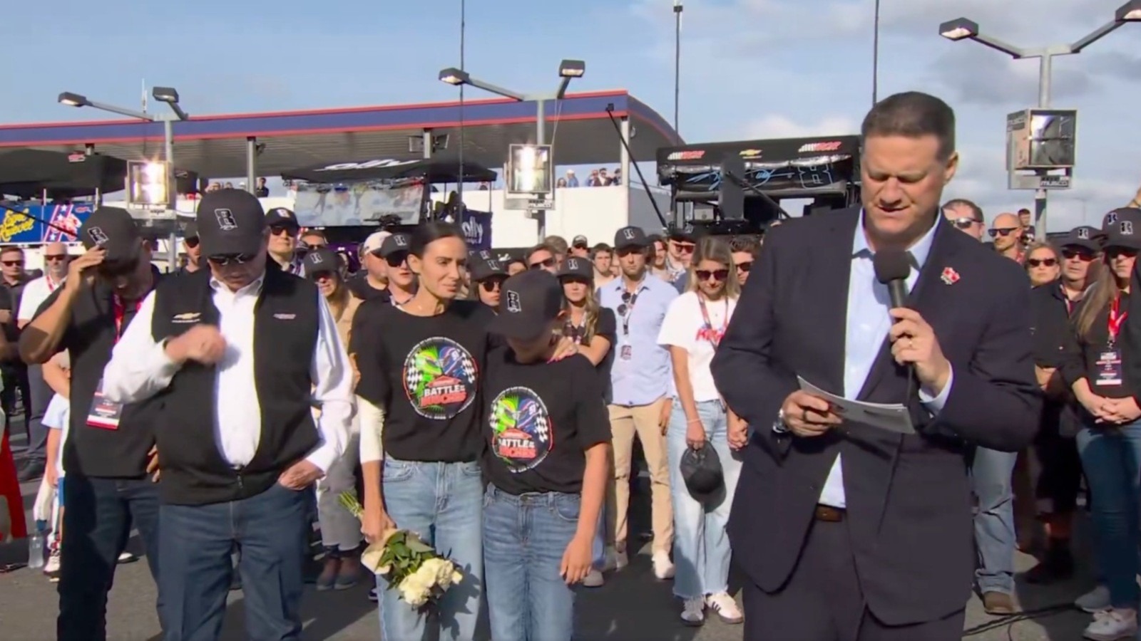Néma csend a rajtrácson, a NASCAR egy emberként búcsúzott a tragikus sorsú bajnoktól (videó)