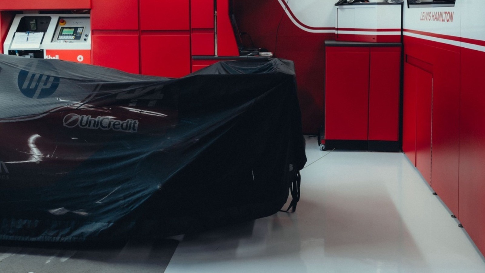 A Ferrari gyanakszik, trükkös üzemanyaggal léphetett meg a Mercedes a riválisok elől