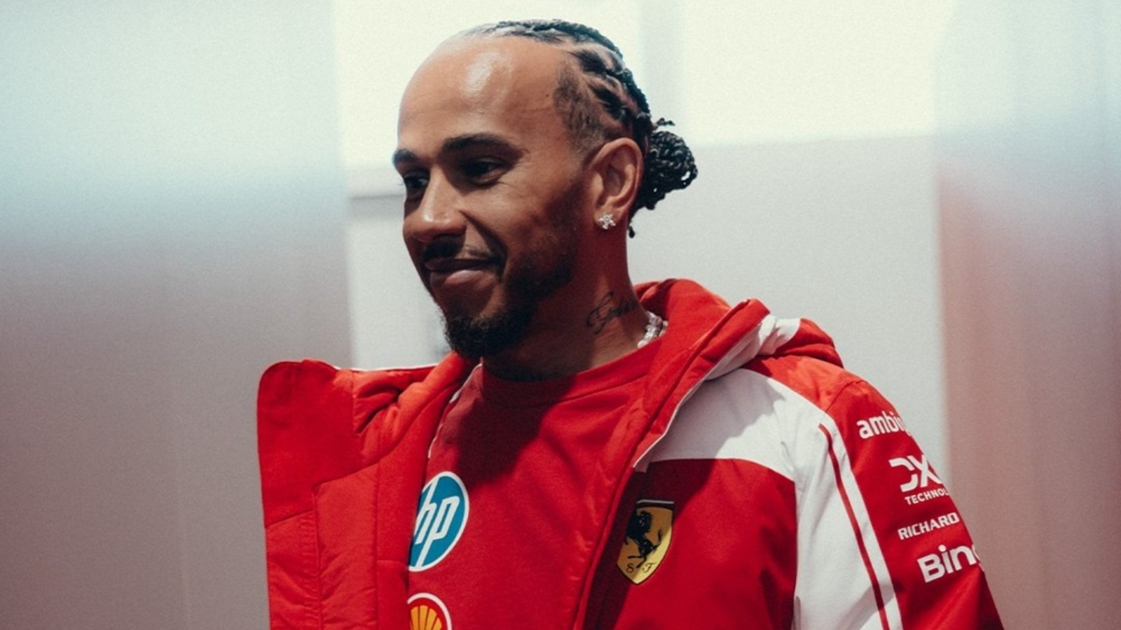 és - Hamilton: „Jobb, ha mindenki hozzászokik, hogy még jó ideig itt leszek!”