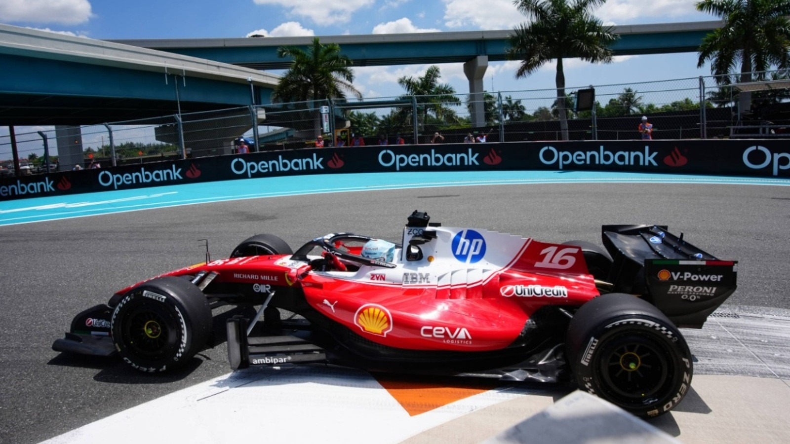  és  - Biztató rajt Miamiban: 77 körrel és erős köridőkkel indított a Ferrari