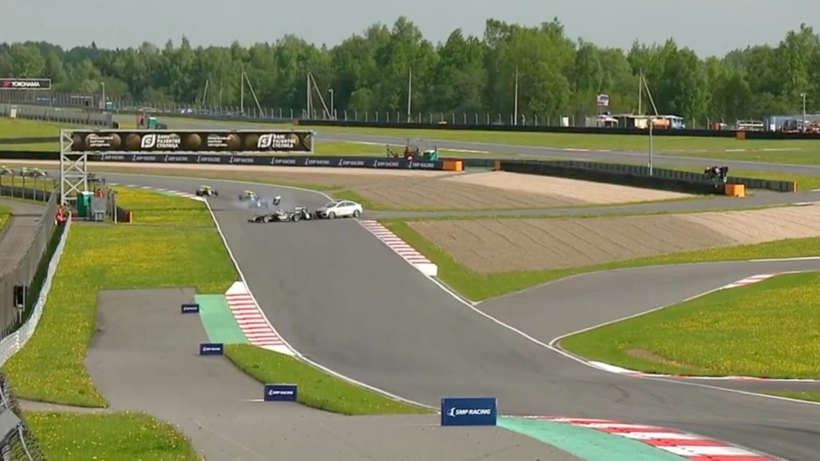 Majdnem tömegbalesetet okozott a Safety Car az orosz F4-ben
