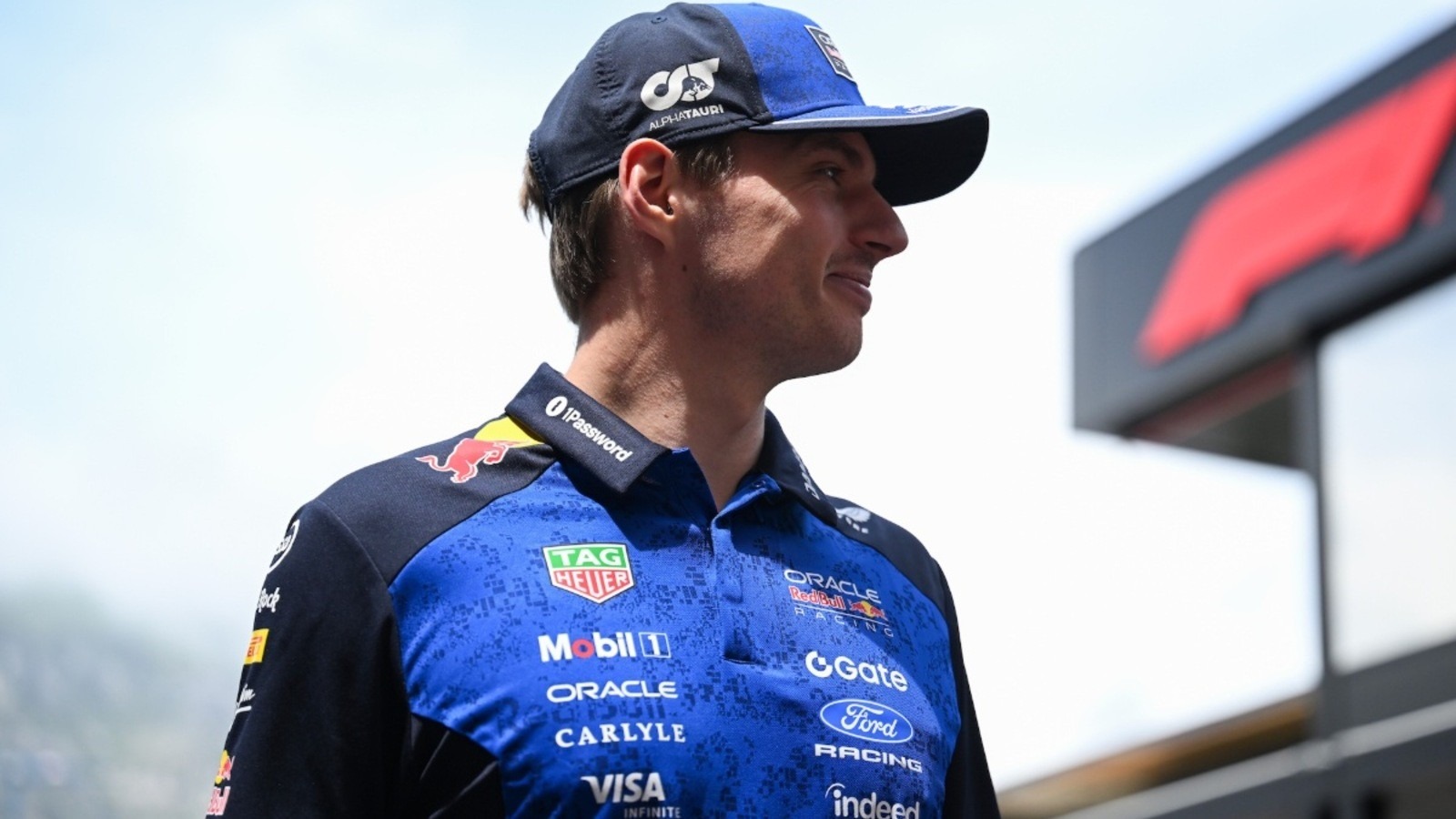  - Verstappen váratlan öltözékkel lepte meg a rajongókat, a Red Bull azonnal reagált