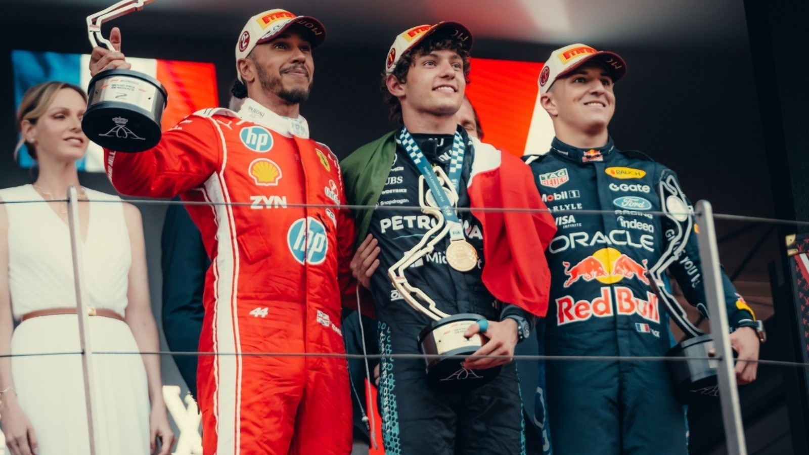 és - Kíméletlen szembesítést kapott a monacói dobogón Lewis Hamilton