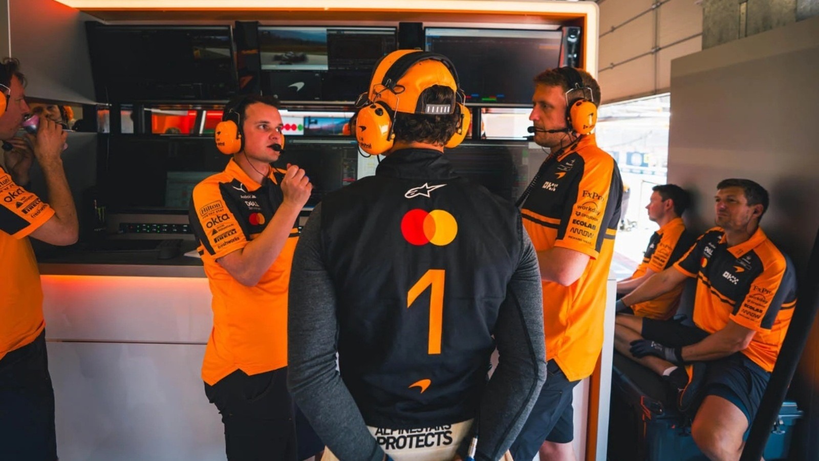  és  - A McLarennél határesetnek látják Russel pole-ját, de nem panaszkodnak
