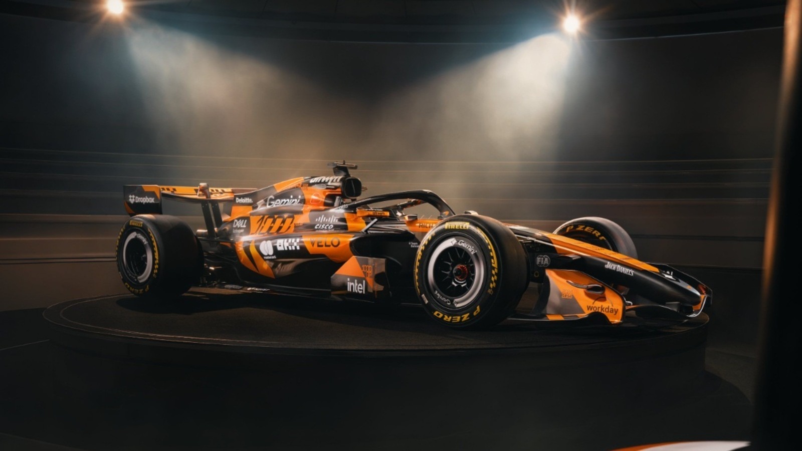  és  - Feketébe öltözik a McLaren a történelmi monacói hétvégére