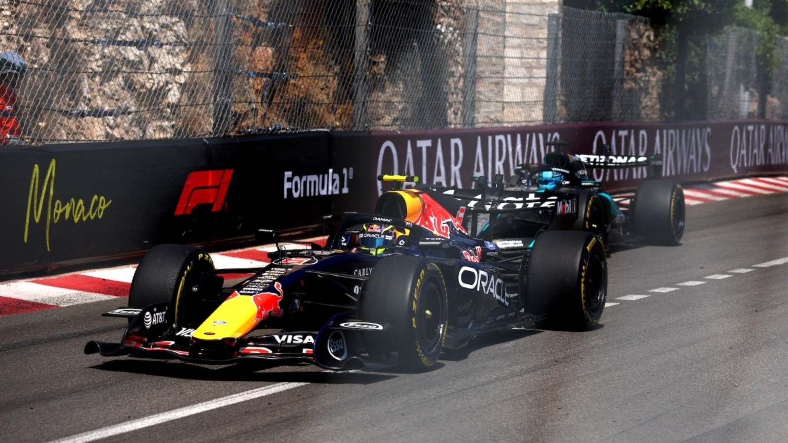 és - Nem kér a segítségből a Mercedes, mégis sarokba szoríthatják a Red Bull-t