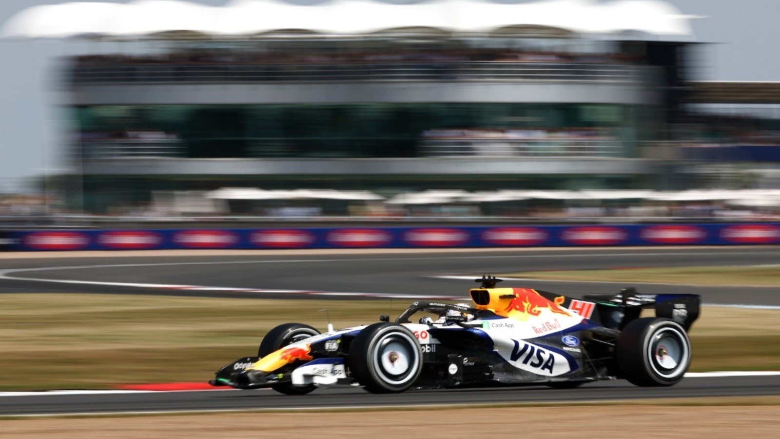  - Kockázatos taktikával lépett előre a Racing Bulls Silverstone-ban