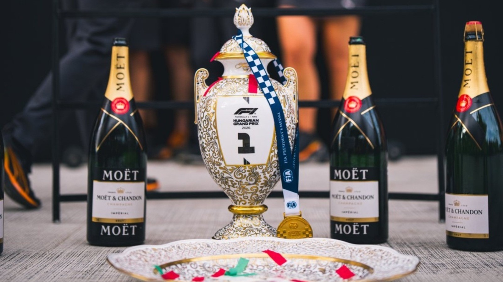 Ez lett a Magyar Nagydíjon megnyert Herendi porcelánok sorsa a McLarennél