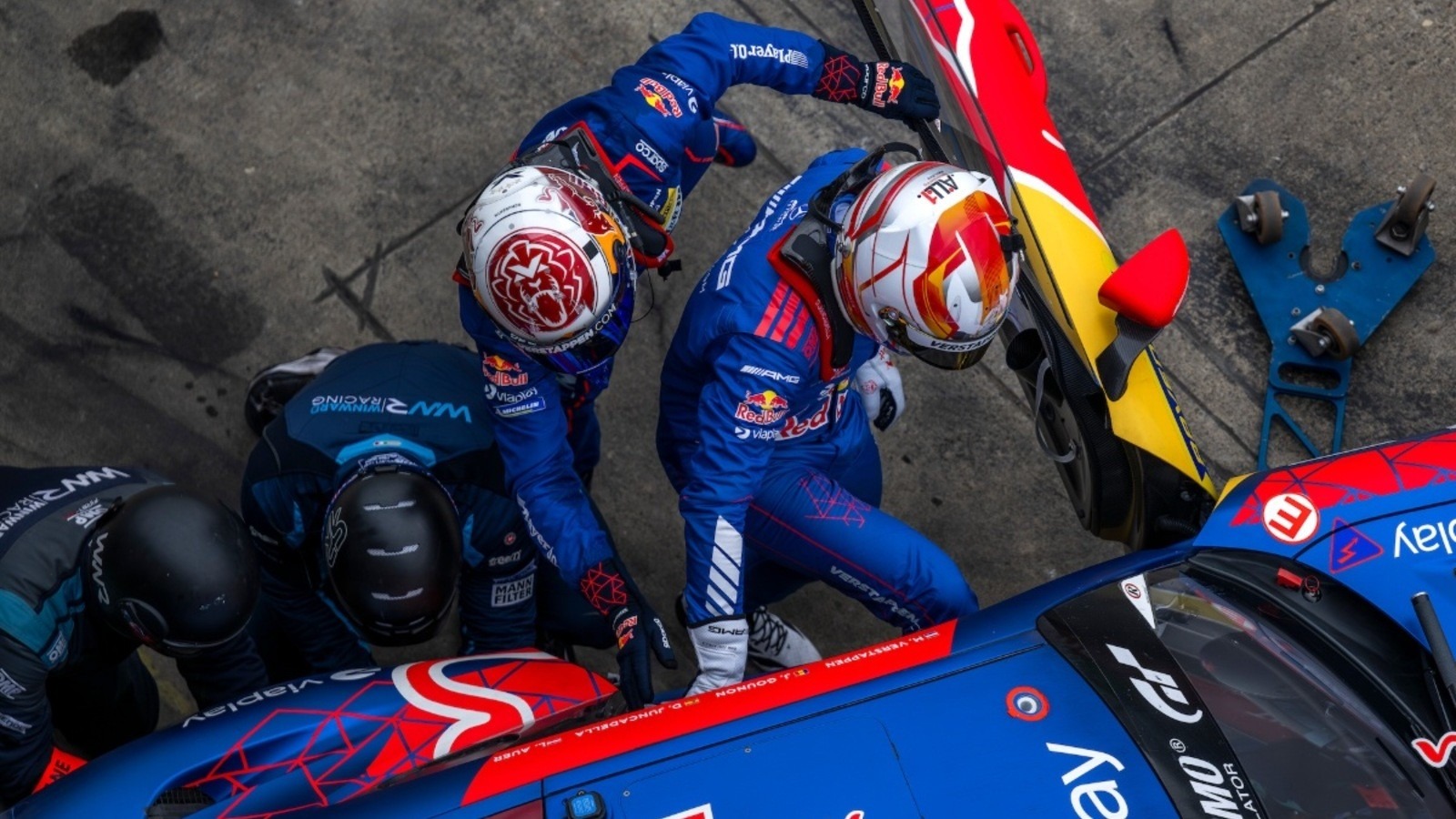 - Vakbélműtét miatt kényszerül cserére Max Verstappen csapata