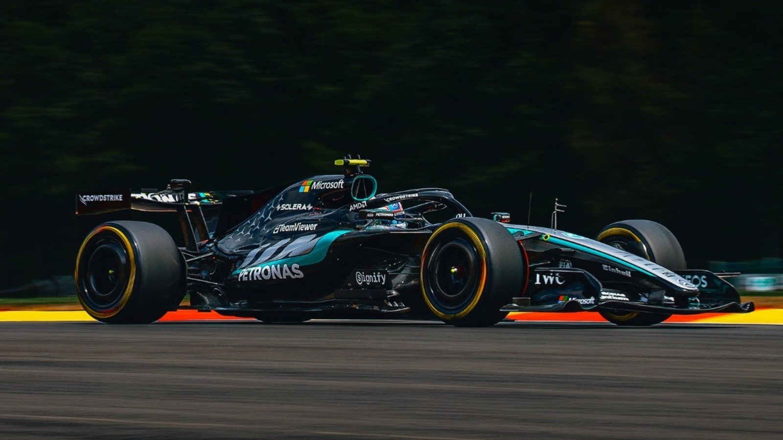 és - Drasztikus lépéssel mentette meg a Mercedes a belgiumi hétvégét