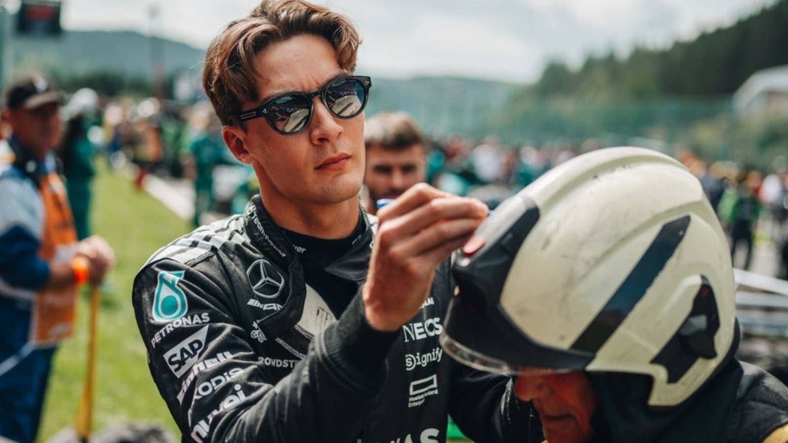  és  - „Nem, nem, nem” – George Russell élő adásban rázta le a pimasz újságírót
