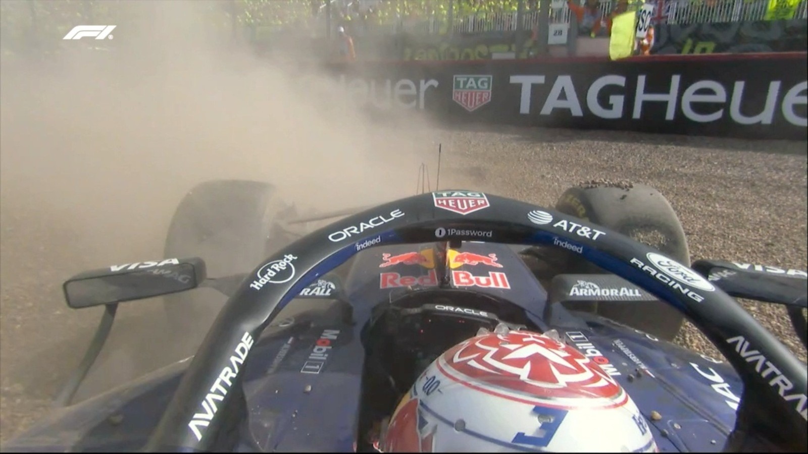  és  - Verstappen nyomdafestéket nem tűrő módon dühöngött a rádióban: B***za meg ez az autó, B***za meg az egész!”