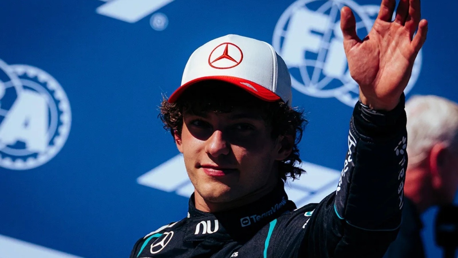Antonelli nyerte a Spanyol Nagydíjat Madridban, Hamilton hamar kiesett a Ferrarival