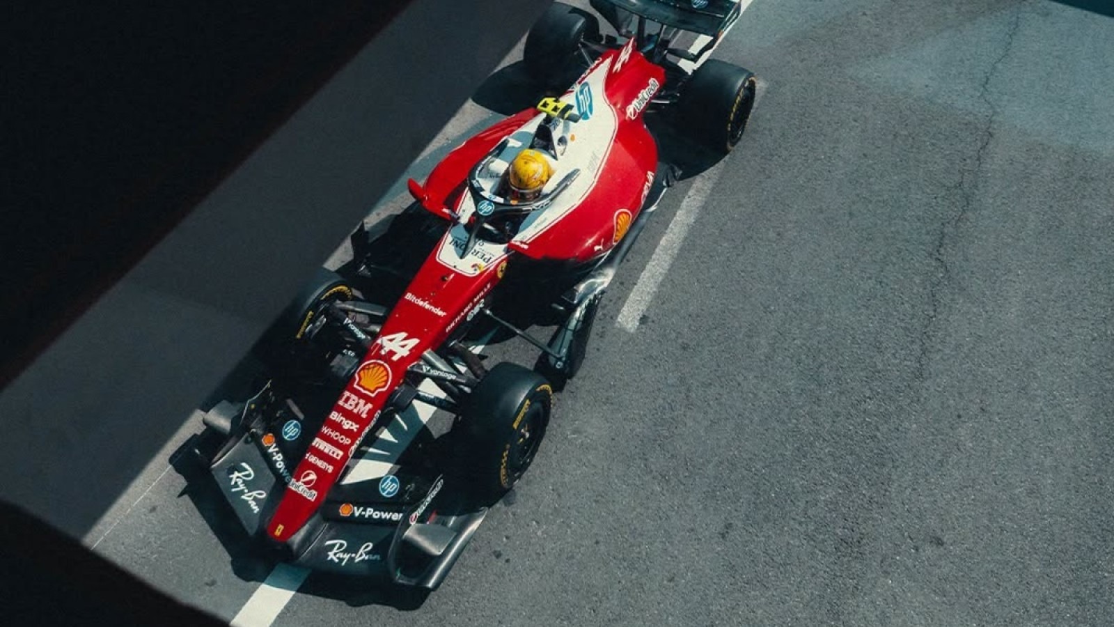  és  - A Ferrarinak nagyon furcsa a Mercedes motorjának fölénye