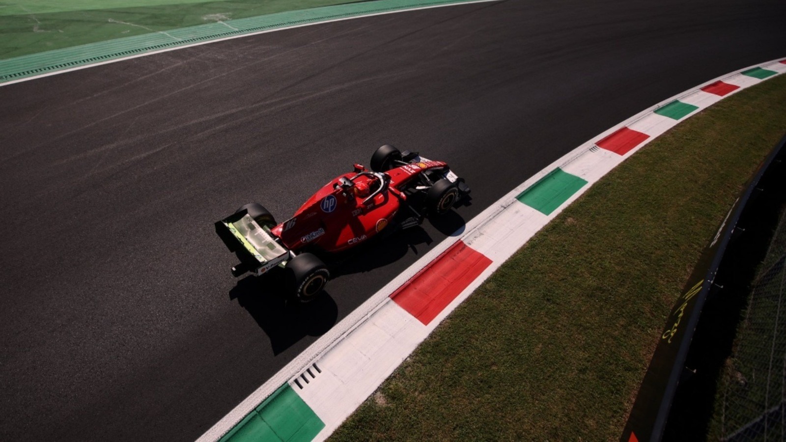  és  - Óriási Ferrari-siker az első monzai edzésen