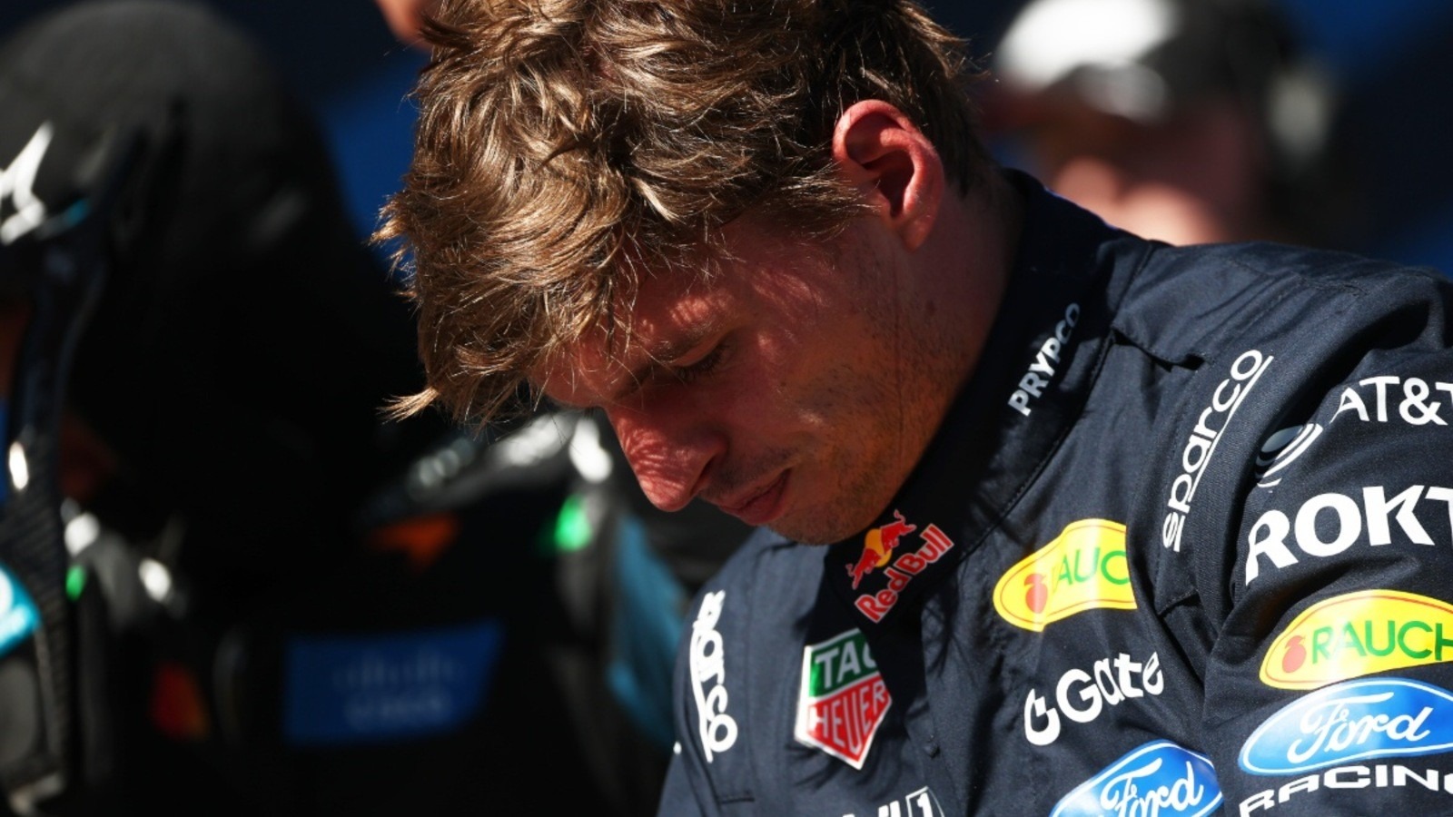  és  - Verstappen szerint komoly gond van a pályával, jó lett volna, ha a versenyzőket is megkérdezik róla