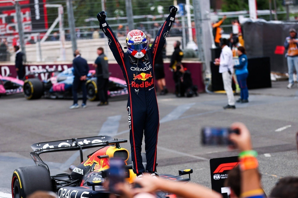  - Így beszélte rá Verstappen a Red Bullt a bakui győztes stratégiára