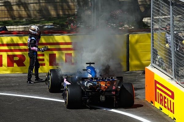  - Videó: Gasly autója az edzésen kigyulladt, az időmérőn összetört