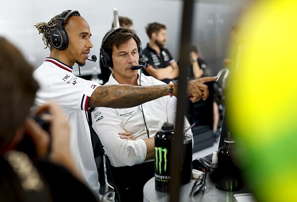 Wolff: Az FIA-nak egyeztetnie kellene Hamiltonnal és a versenyzőkkel
