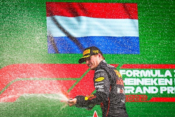  - "Lopott" bajnoki címe után 2022-ben "lemészárolta" a mezőnyt Verstappen a Ferrari volt pilótája szerint