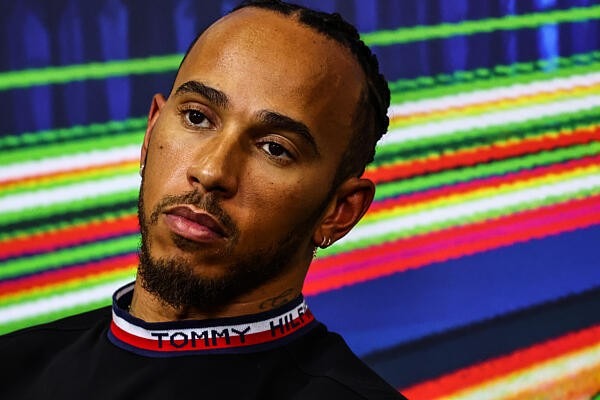  - Hamilton megtörné az átkot, ami Schumachernek és Sennának sem sikerült