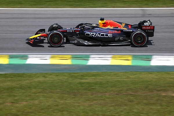 és - Mika Häkkinen szerint Verstappen Brazíliában helyére tette Perezt