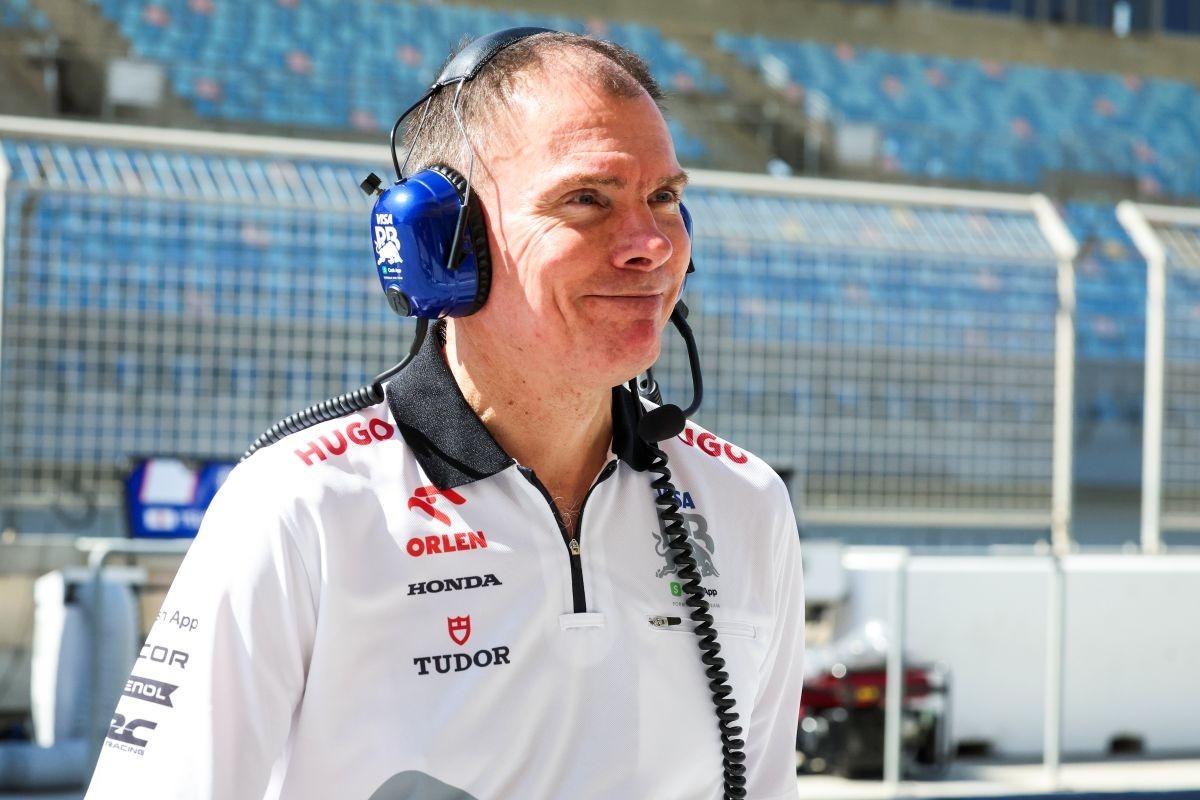 és - Hogy került egy technikus a Red Bull fiókcsapatának élére?