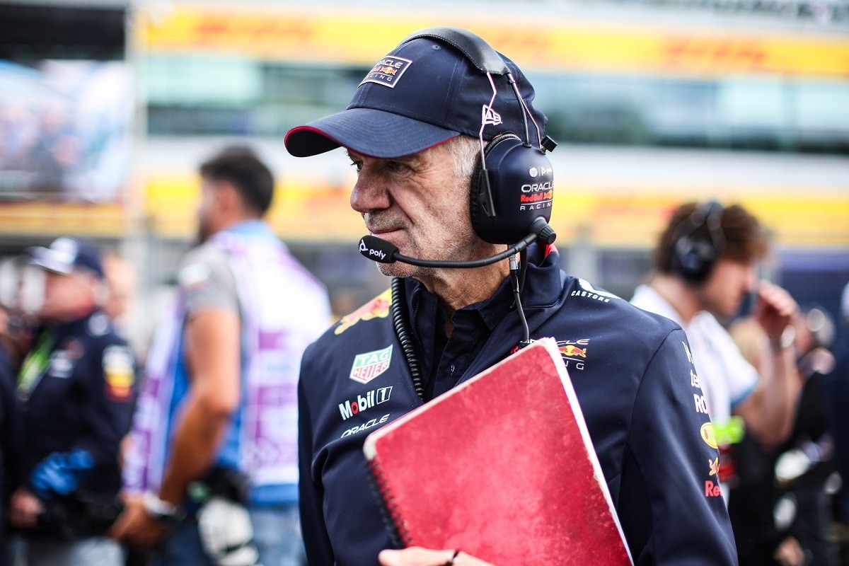 Legendás jegyzetfüzet, zöld csapat - Newey Monacóba készül
