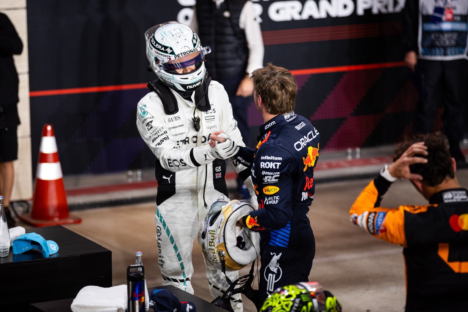  és  - Brundle szerint Verstappen érkezése veszélyeztetheti Russell Mercedes-karrierjét