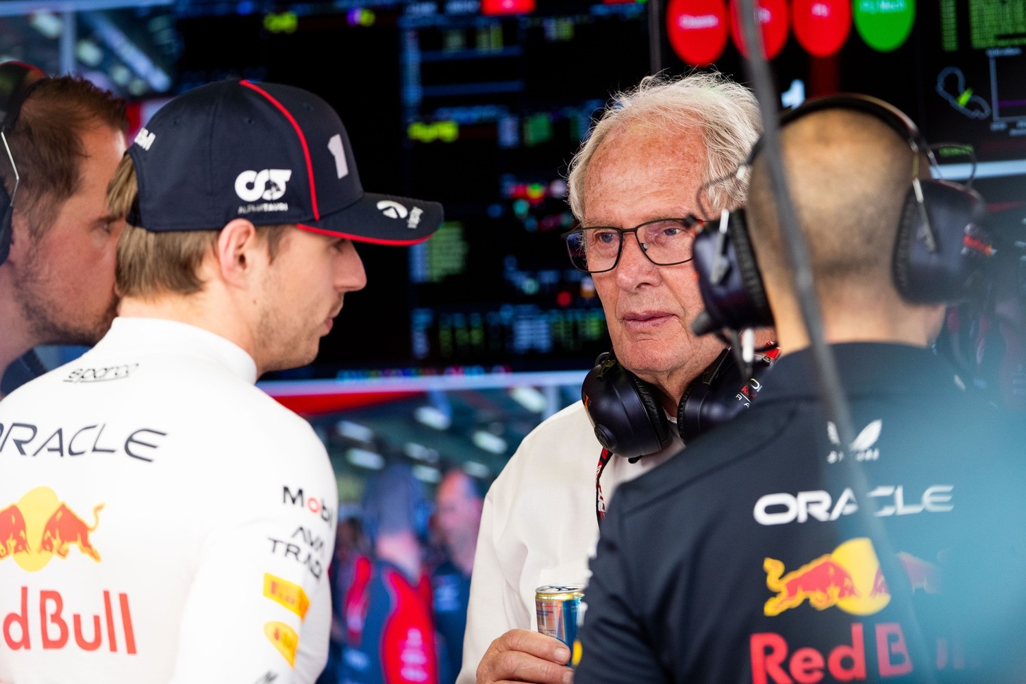 - Max Verstappen menedzsere dühösen magyarázott, majd kiviharzott a garázsból! – sajtóhír