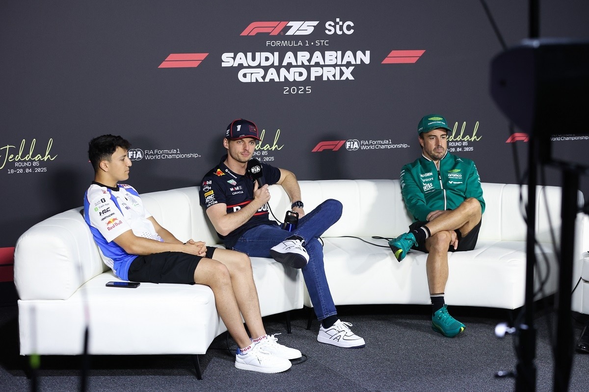 - Ezért örül Alonso a Verstappen körüli pletykáknak