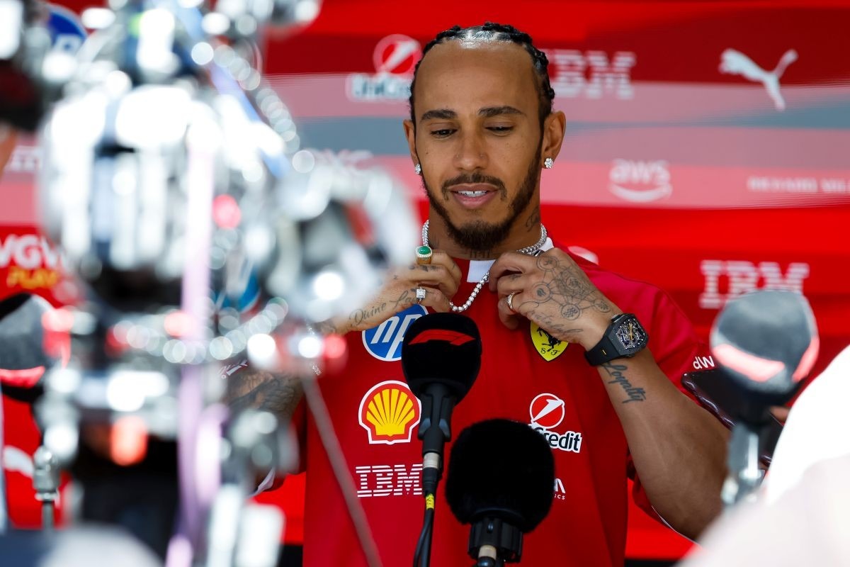  - Több mint barátság? Hamilton és Raye titokzatos silverstone-i találkozása