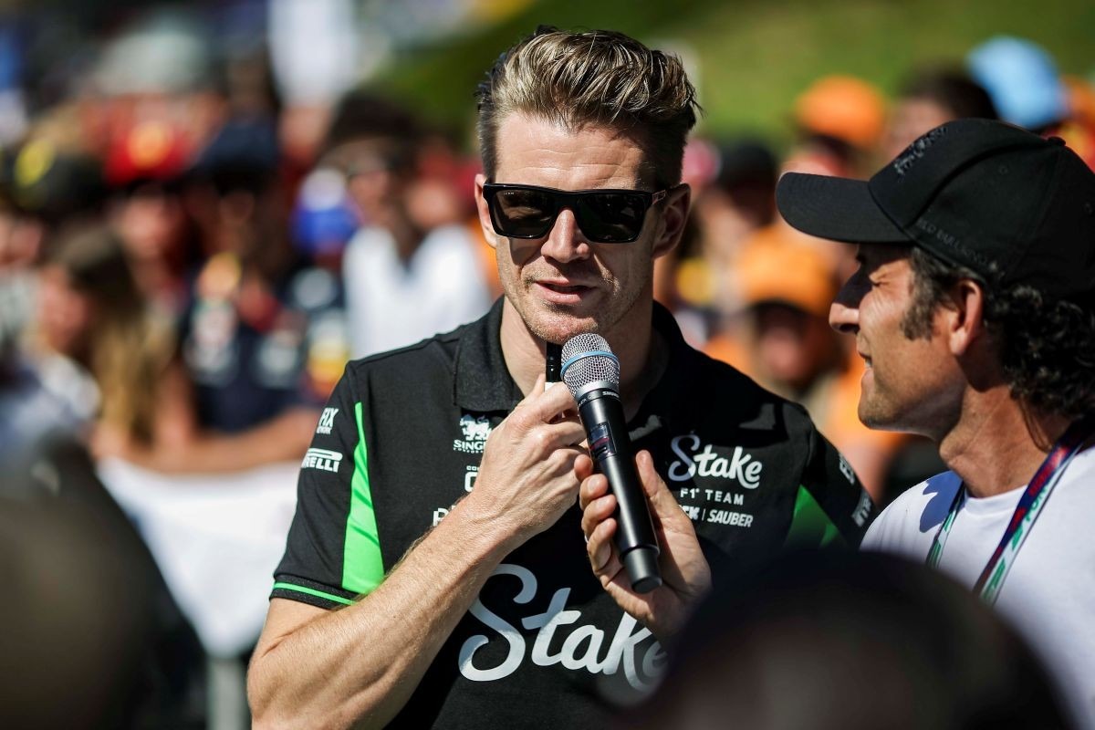  és  - Nico Hulkenberg 11 pozíciót javítva szerzett pontot Ausztriában