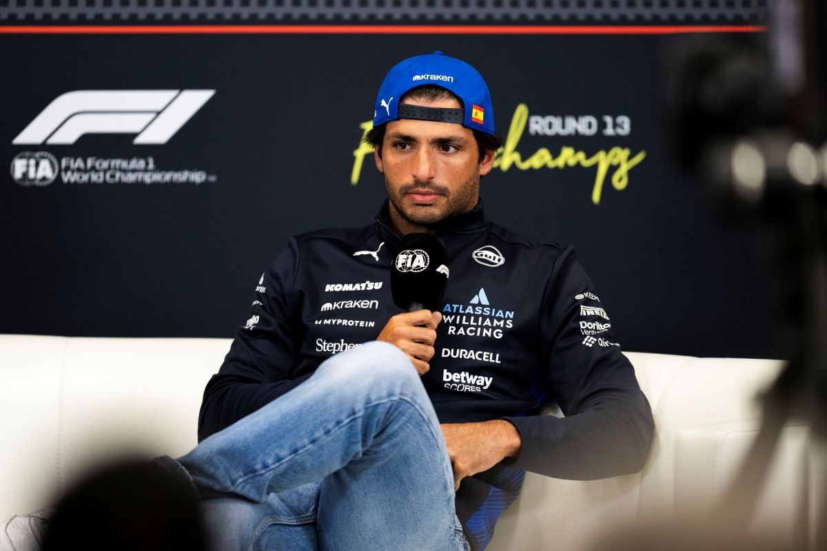  és  - Sainz szembefordult Hamiltonnal és Verstappennel a belga eső miatt