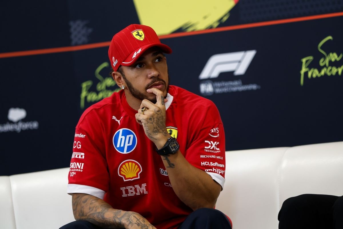  és  - Nem csak a Ferrarinál, az üzleti életben is szenved Hamilton