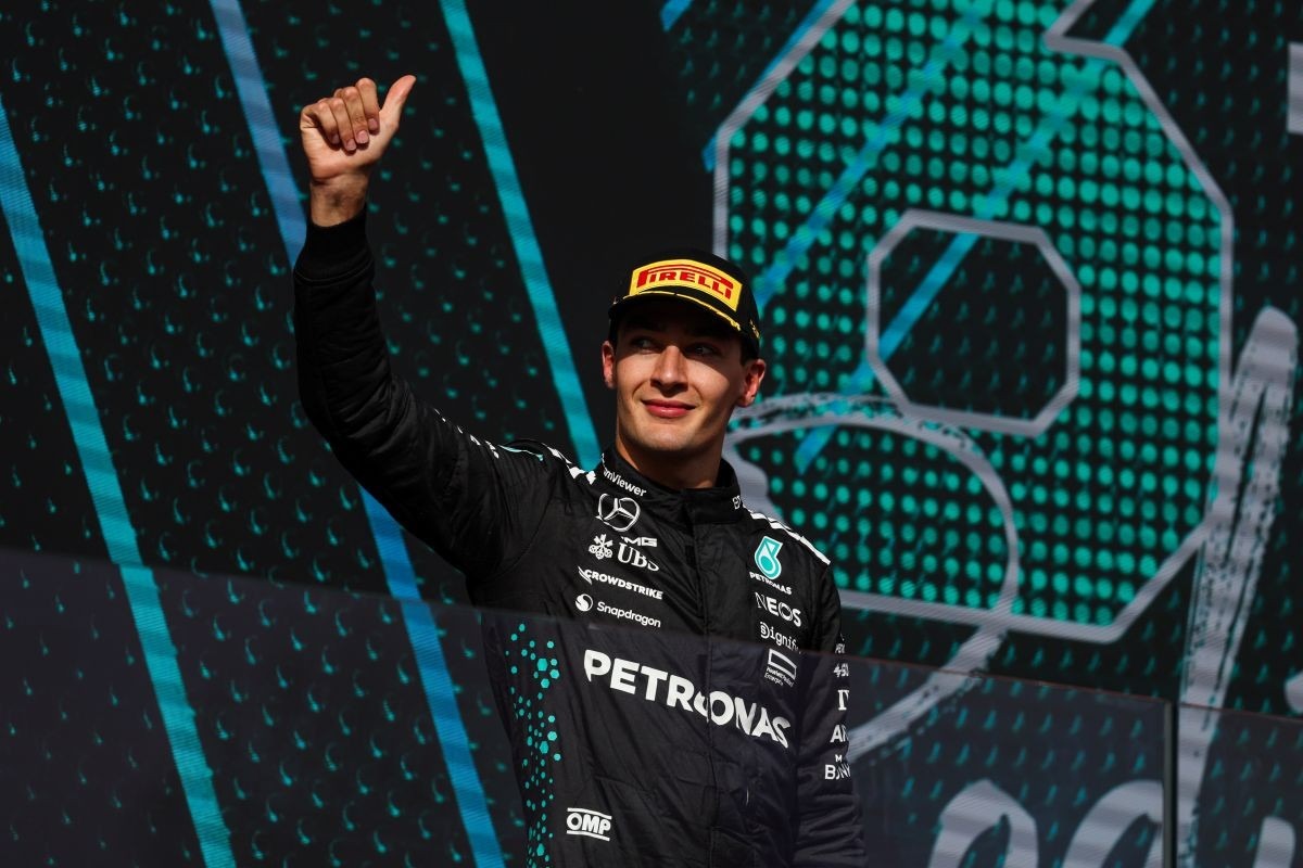 - Russell humorosan válaszolt a Mercedes idei győzelmi esélyeire