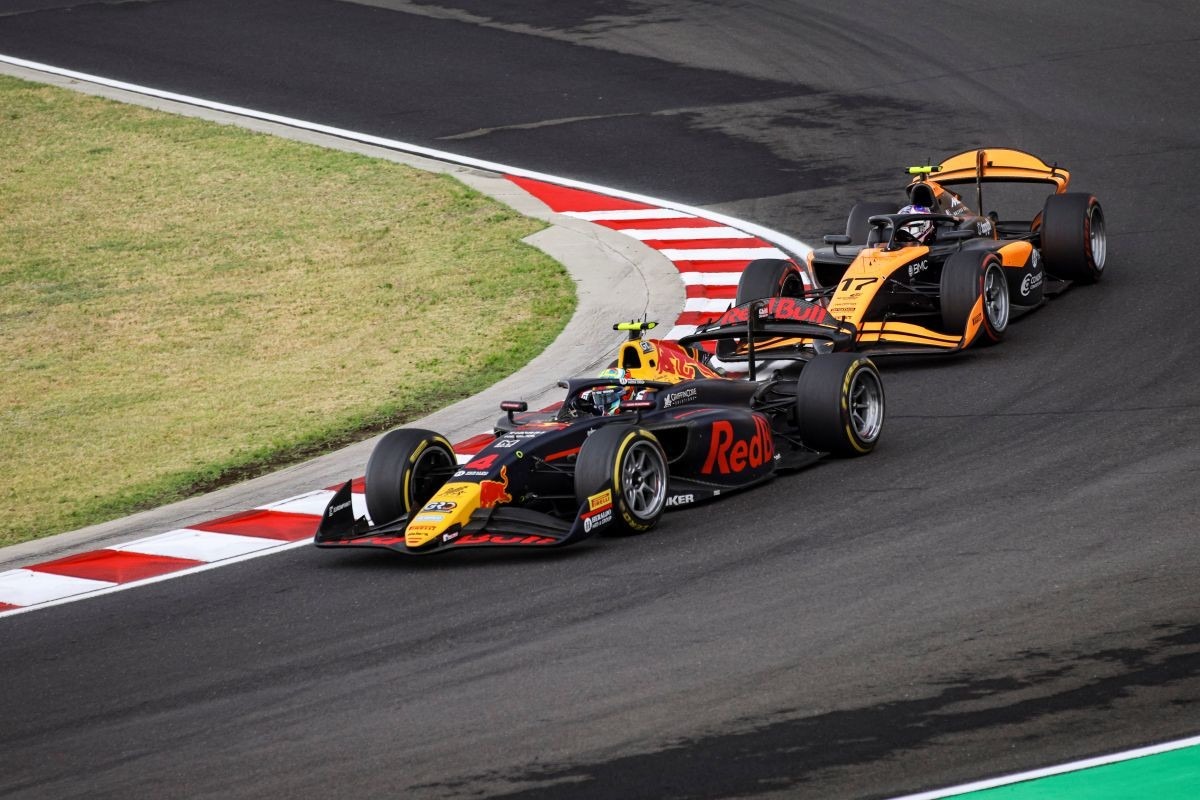  és  - Montoya kemény kritikát fogalmazott meg a Red Bull F2-es versenyzőjéről