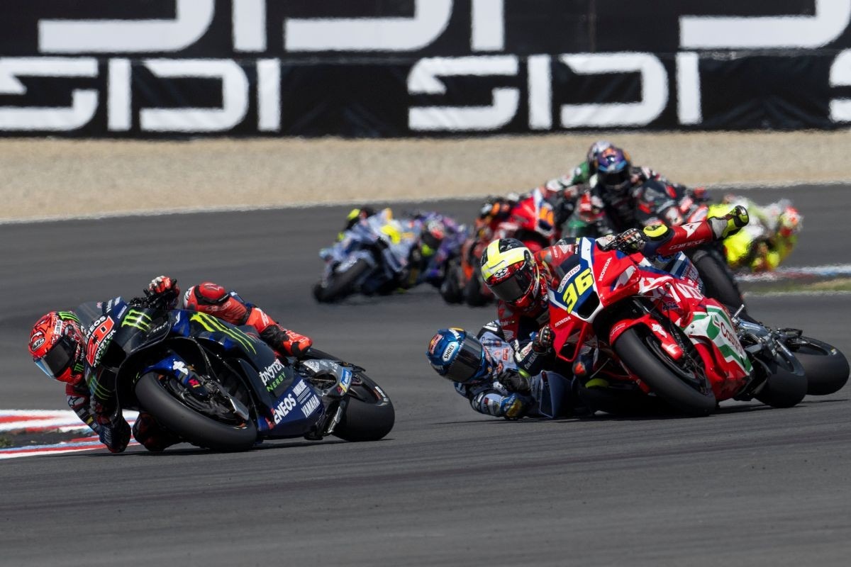 A MotoGP versenyzők és a rajtszámok mögötti történetek