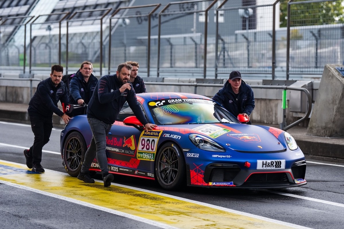  - Verstappen megszerezte a Nordschleife-licenszet, szombaton már versenyez